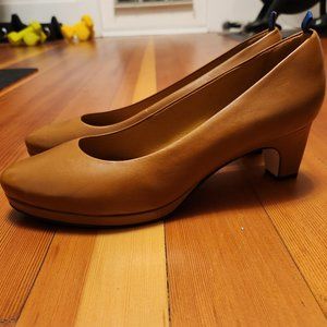 Dr Liza Sneaker Pump Colour Caramelo Size 9